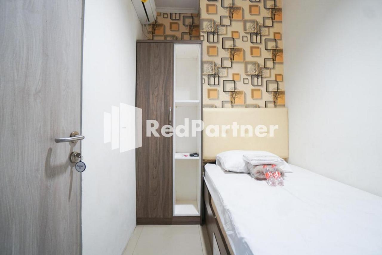 Eascot Hotel Mitra Reddoorz Джакарта Экстерьер фото